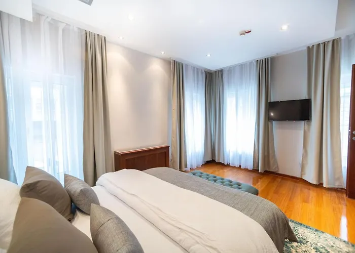 Natali Luxury Suites - Parking -Self Check-In - Pedestrian Zone