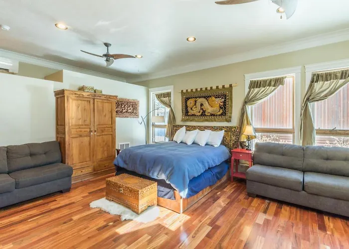 Lotus Mountain Suites East Suite