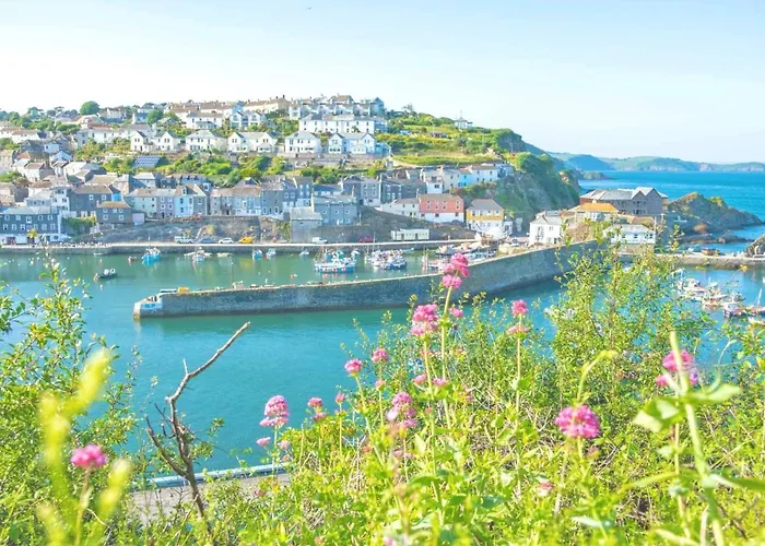 Idyllic Cornish Cottage, Superking Bed, Private Garden Dogs Welcome
