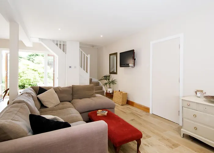 Orchard Croft Lodge: Spacious Family Retreat Near Wittering Beach