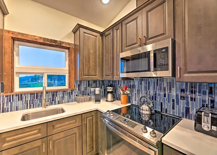 Sanderling Sea Cottages, Unit 5 W/ Ocean Views!