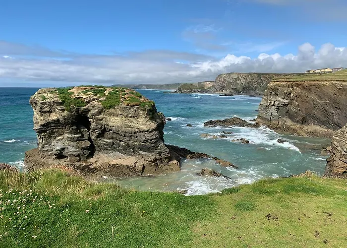 Molly's Retreat: Pet-Friendly Caravan with Garden at Newquay Bay Resort