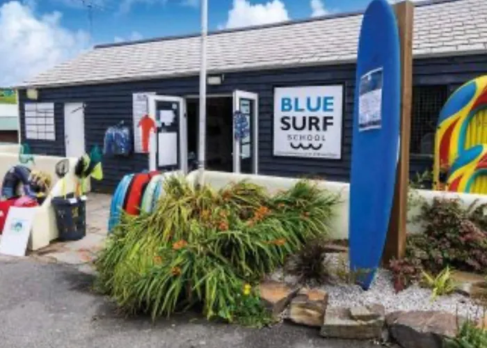Molly's Retreat: Pet-Friendly Caravan with Garden at Newquay Bay Resort