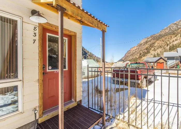 Lotus Mountain Suites West Suite