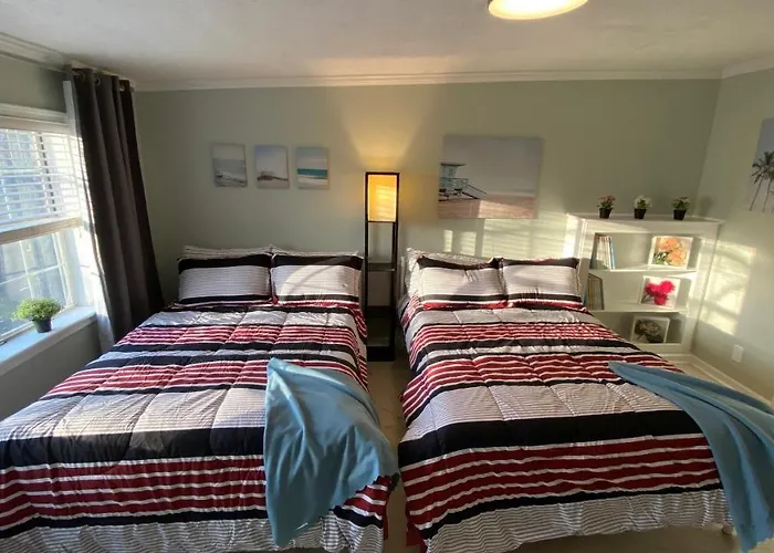 Here It Is! Cool Cape Cod-3 Br-2.5 Bath-12 Guests