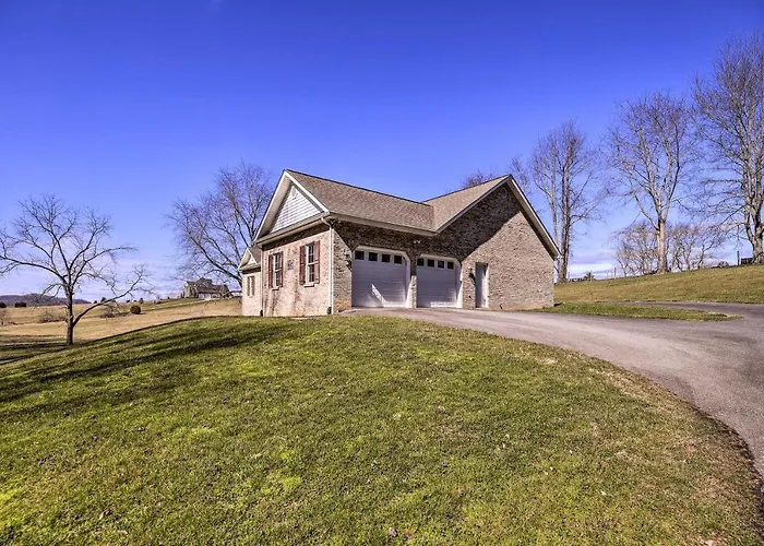 Pet-Friendly Abingdon Abode W/ Yard & Grill!