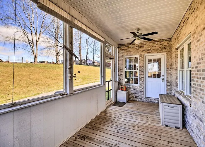 Pet-Friendly Abingdon Abode W/ Yard & Grill!