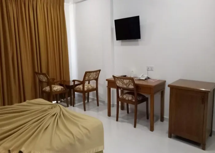 Garden Beach Hotel Kalutara