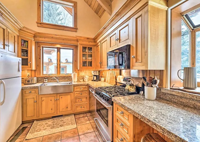 Serene Sun Valley Home W/ Hot Tub & Mtn Views