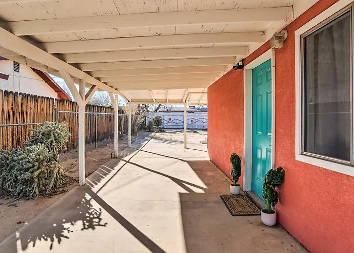 Cali Desert Oasis W/ Hot Tub + Mtn Views!
