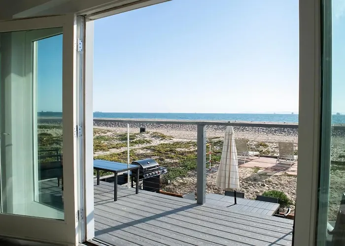 Beachfront Condo On A Lowkey Beach