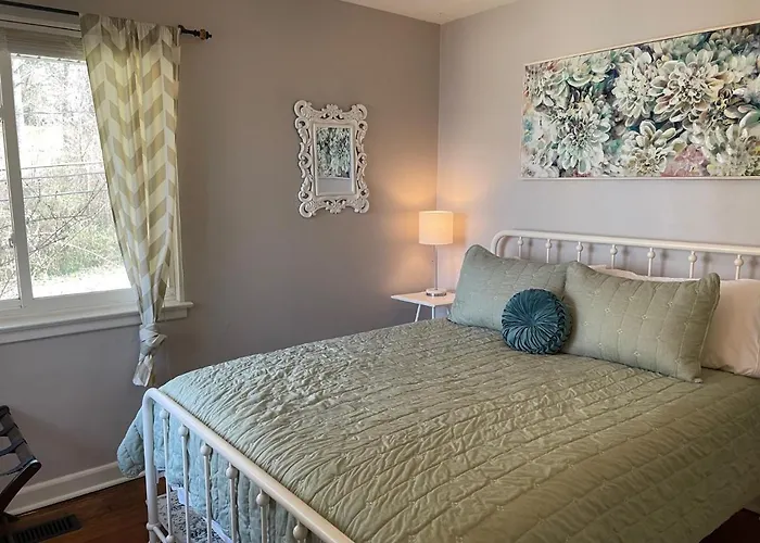 The Hideaway In Downtown Brevard