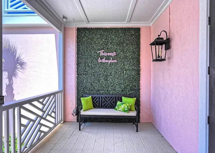 Room 8 Oleander Hotel Downtown Galveston Hotel Near Cruise Terminal & Beach