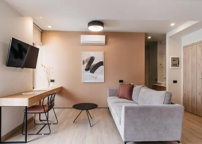 The City Hotel & Suites (Adults Only)