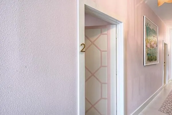 Room 2 Oleander Hotel Walk To Cruise Terminal, Restaurants & The Strand