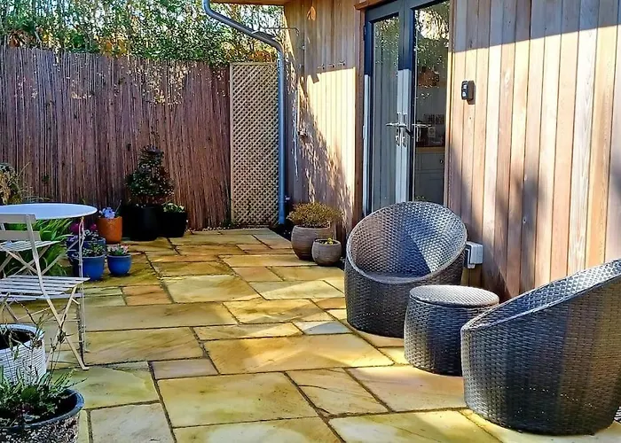 Stylish Coastal Retreat In St Ives With Parking