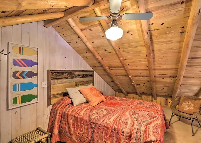 Scenic Greers Ferry Cabin W/ Deck + Fire Pit!