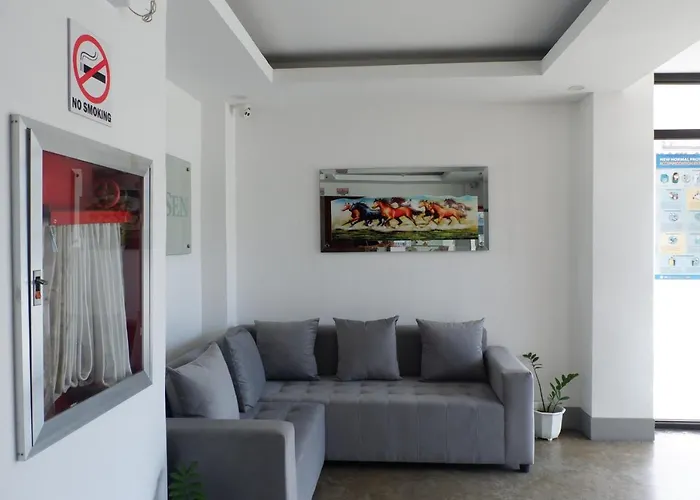 8 Zhensen Inn