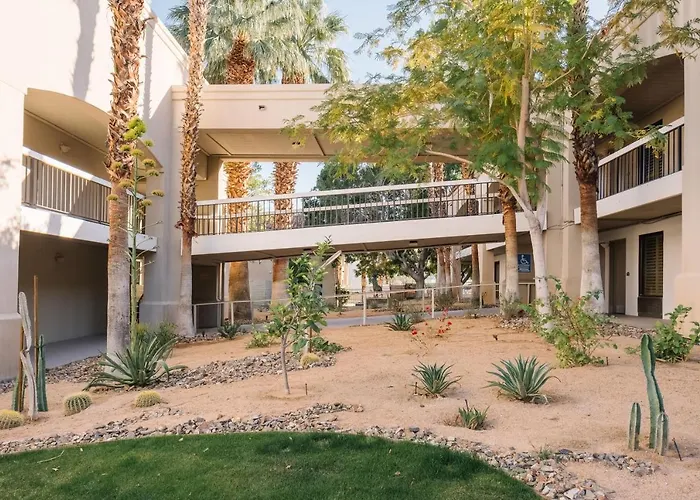 L3 Oasis Hotel