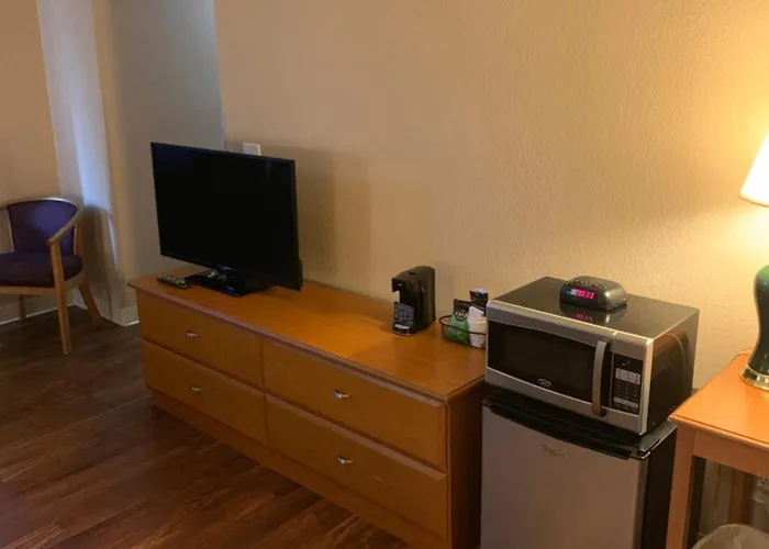 Super 8 By Wyndham Kingston