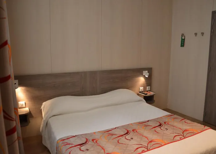 Brit Hotel Confort Le Revest Sainte-Maxime