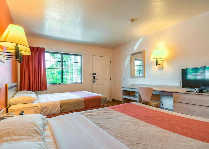Motel 6-Pomona, Ca - Los Angeles