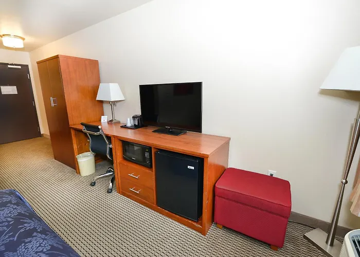 Baymont By Wyndham Grand Forks