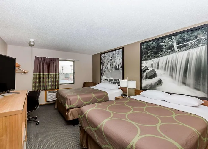Super 8 By Wyndham Hays Ks