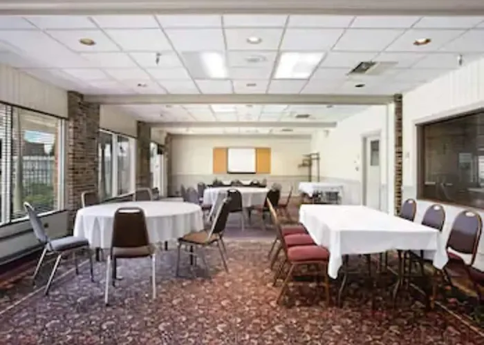 Ramada By Wyndham Sioux City