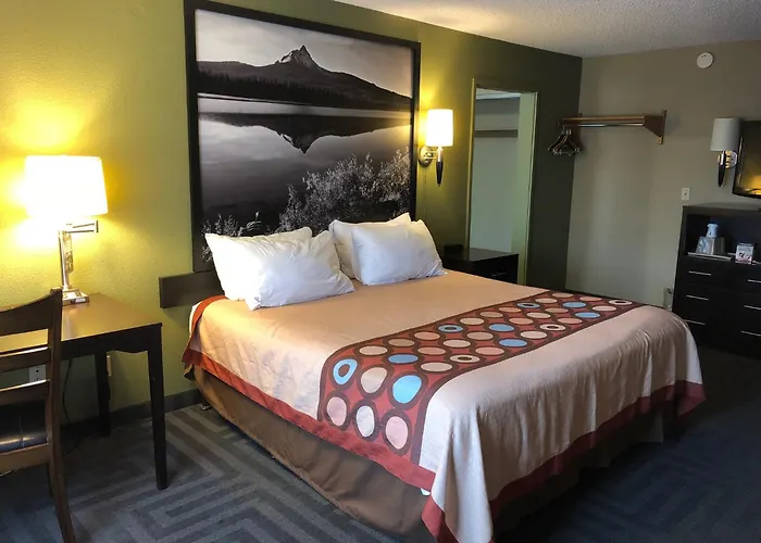 Super 8 By Wyndham Lagrande