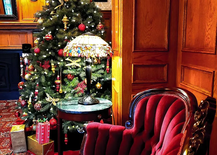 James Bay Inn Hotel, Suites & Cottage