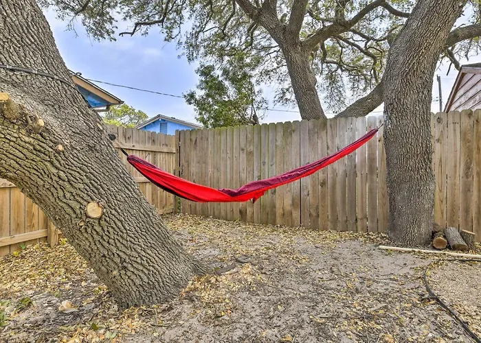 Cozy Beach/Fishing Cottage In Aransas Pass!