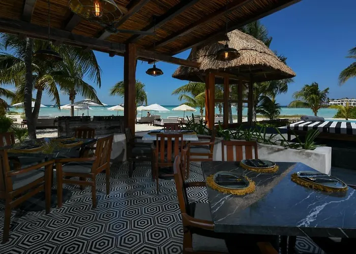 Casa Del Jaguar Beach Hotel