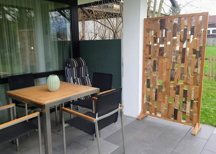 Maurers Schlierseetraum 6, Studio 455 mit 42 qm neu renoviert, Erdgeschoss mit eingezäunter Terrasse in ruhiger Lage am Kirchbichlweg 8