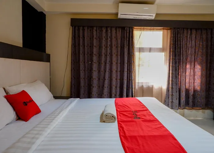 Reddoorz Plus Near Hotel Benua Kendari