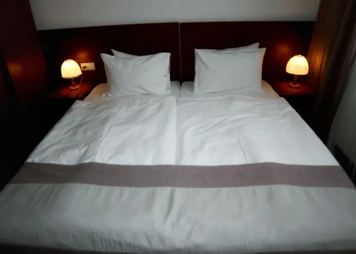Hotel Club-2100