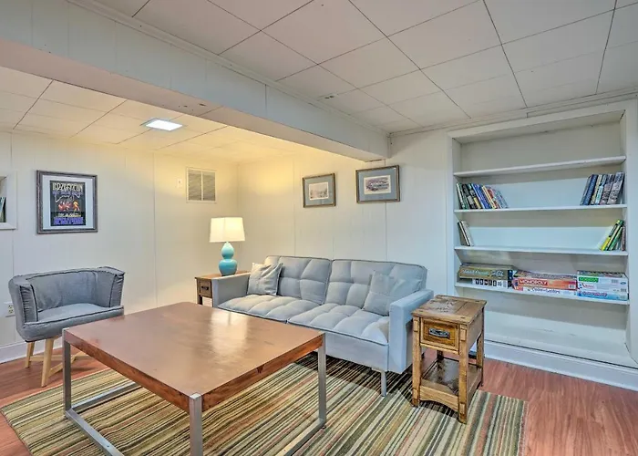 Elegant Charles Town Home: Grill, Walk Dtwn!
