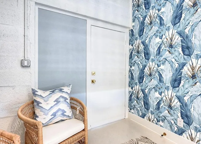 Room 5 Oleander Hotel Downtown Galveston Hotel Near Cruise Terminal & Beach