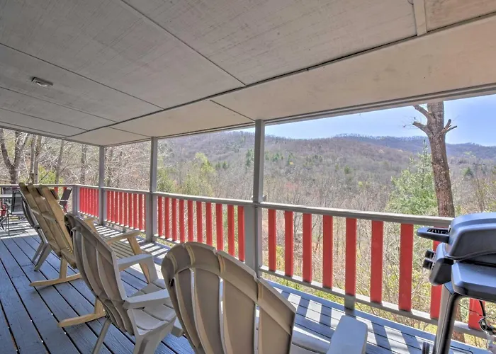 Relax Fireside: 'Highbearnation Lodge' Near Hiking