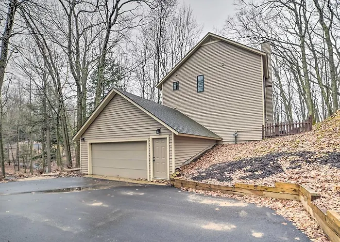 2 Mi To Tunnel Of Trees: Home W/ Furnished Deck