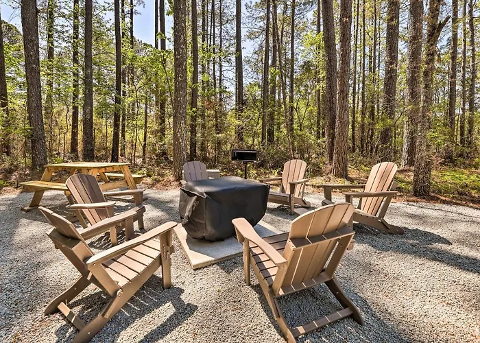 Family-Friendly Cabin ~ 5 Mi To Dtwn New Bern