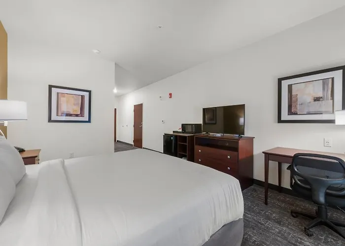 Cobblestone Hotel & Suites - Urbana