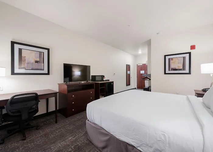 Cobblestone Hotel & Suites - Urbana