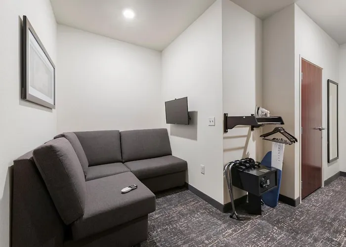 Cobblestone Hotel & Suites - Urbana