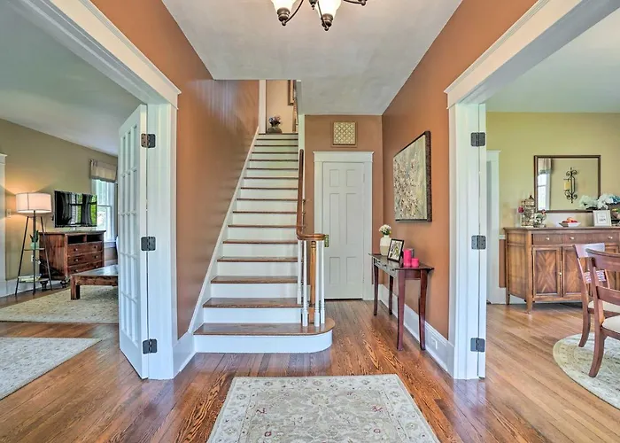 Elegant Charles Town Home: Grill, Walk Dtwn!