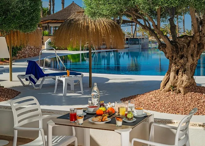 Hotel Cabogata Jardín