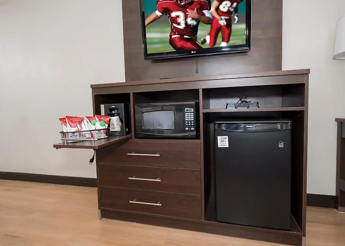 Red Roof Inn PLUS+&Suites Knoxville West - Cedar Bluff