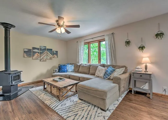 Pet-Friendly Waynesville Home W/ Mountain Views!