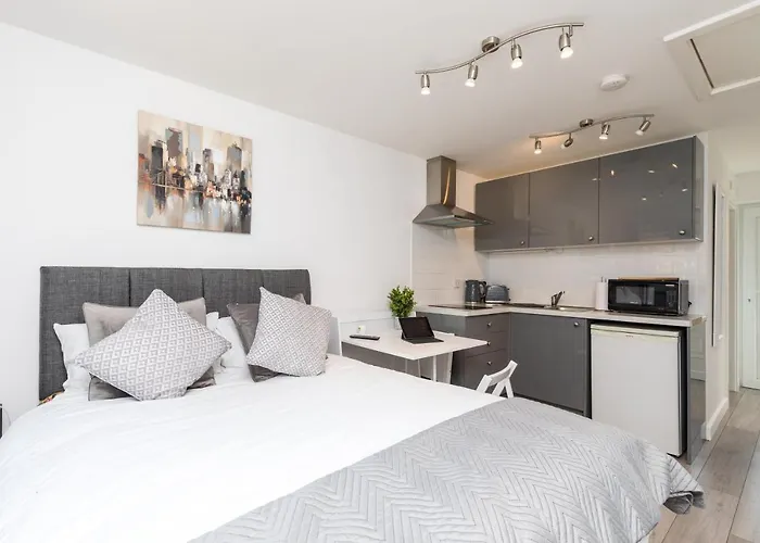 Findon- Stylish Suite 10Mins Close To Airport