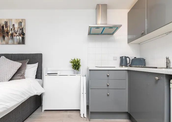Findon- Stylish Suite 10Mins Close To Airport